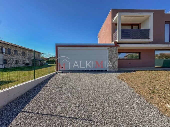 Villa Martignacco ingresso garage