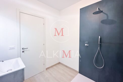 Lignano villa con piscina bagno 2