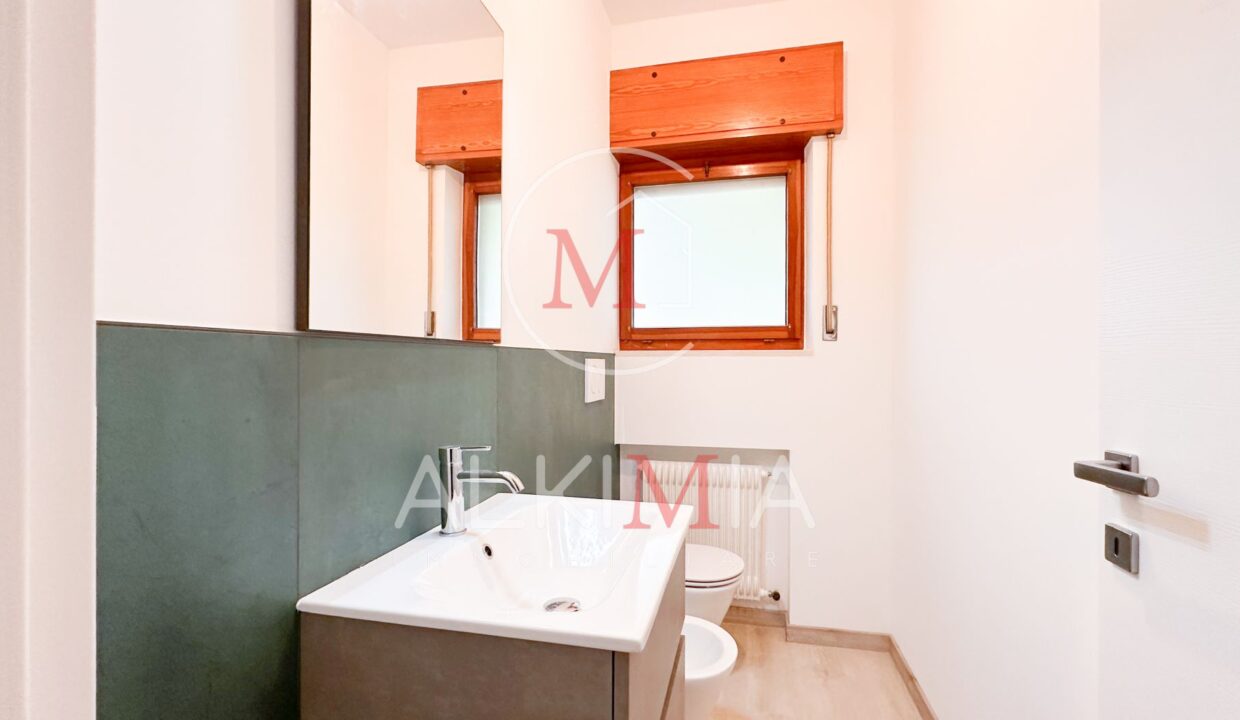 Lignano villa con piscina bagno 3