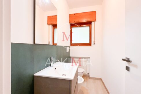 Lignano villa con piscina bagno 3
