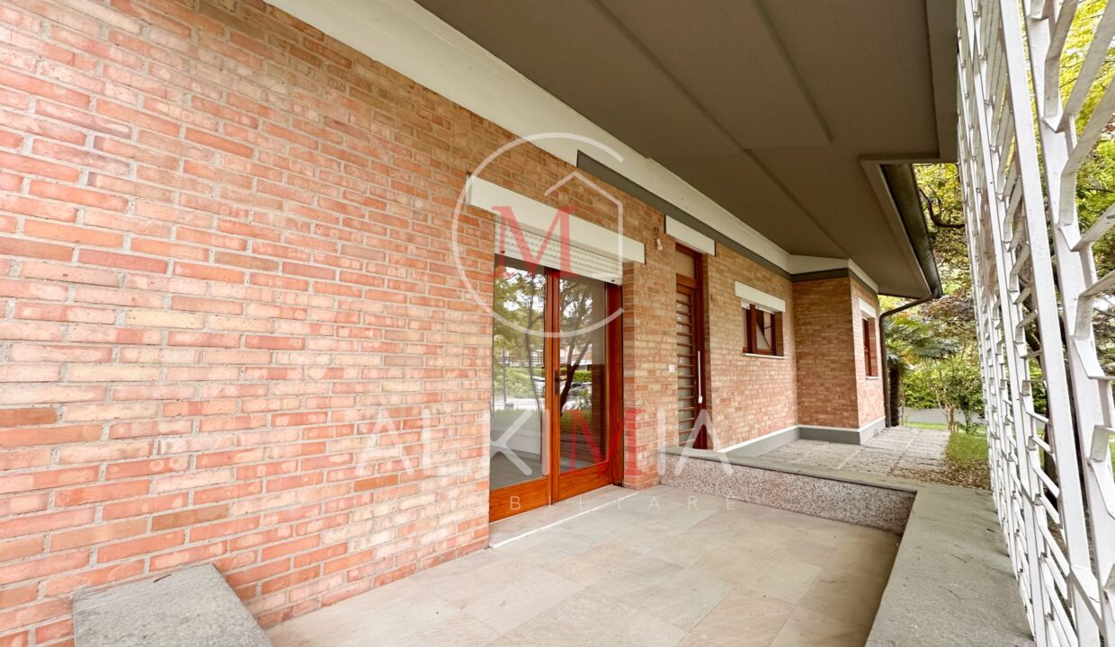 Lignano villa con piscina ingresso