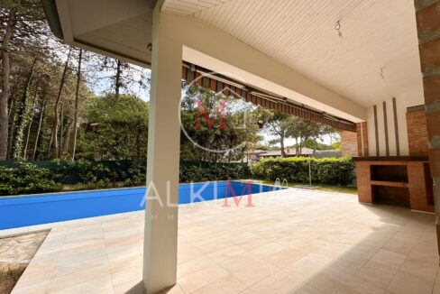 Lignano villa con piscina portico