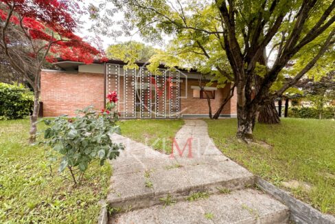 Lignano villa con piscina vialetto 3