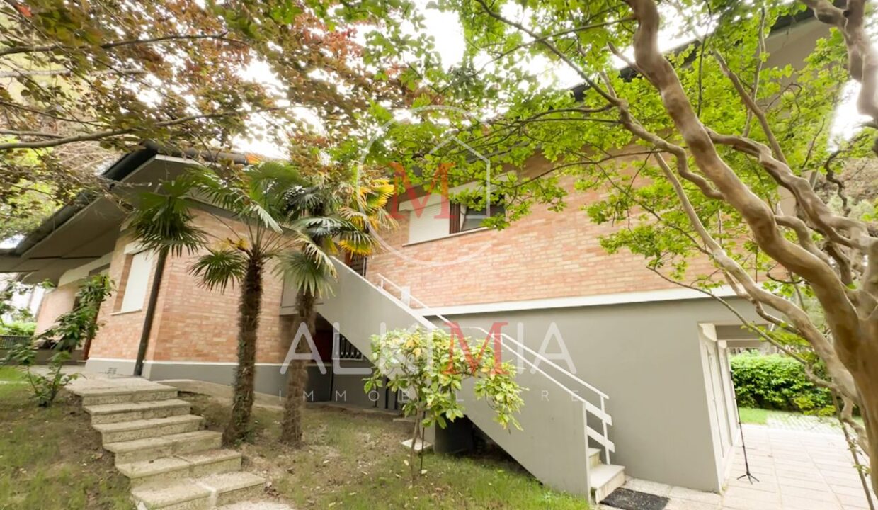 Lignano villetta scala ingresso 2