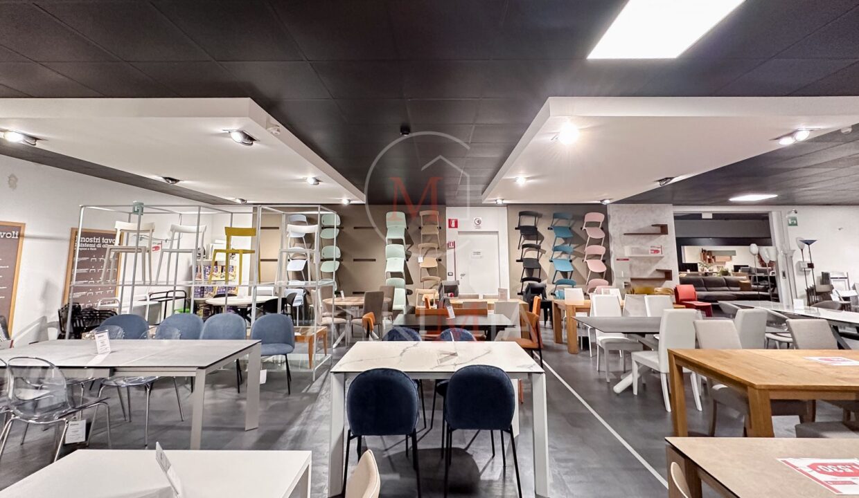 Pradamano fabbricato commerciale 2