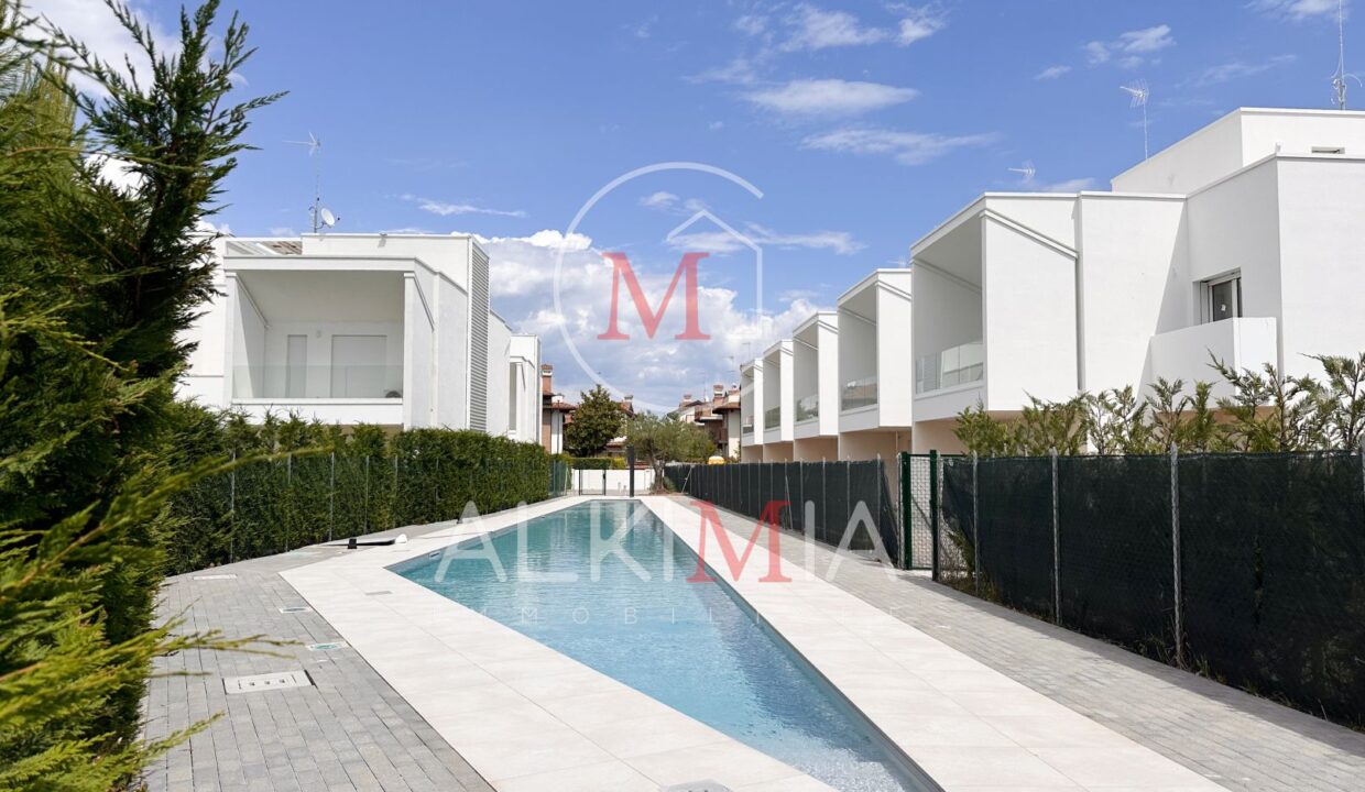 Lignano villa con piscina comune
