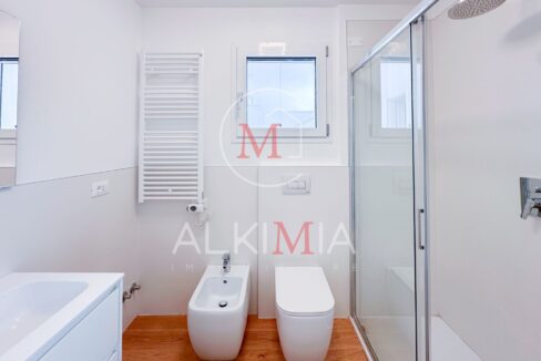 Lignano villa con piscina comune bagno 2