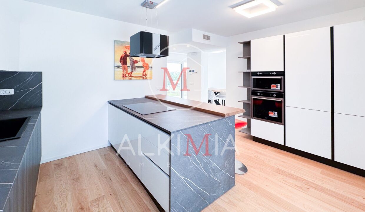 Lignano villa con piscina comune cucina 2