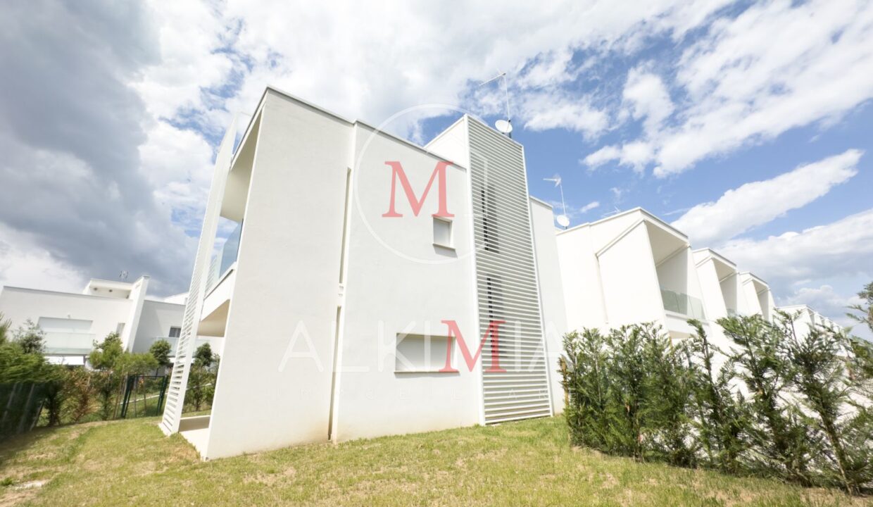 Lignano villa con piscina comune giardino 2