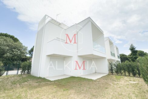 Lignano villa con piscina comune giardino