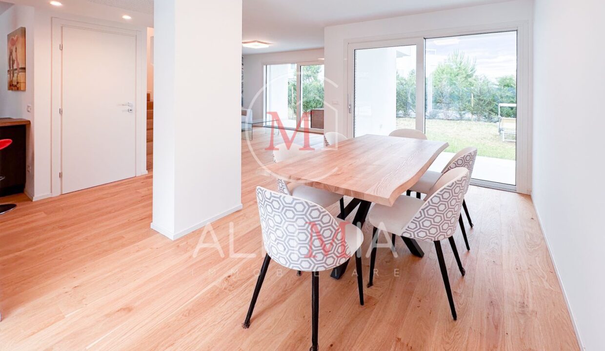 Lignano villa con piscina comune sala da pranzo 2