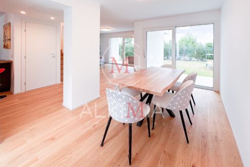 Lignano villa con piscina comune sala da pranzo 2