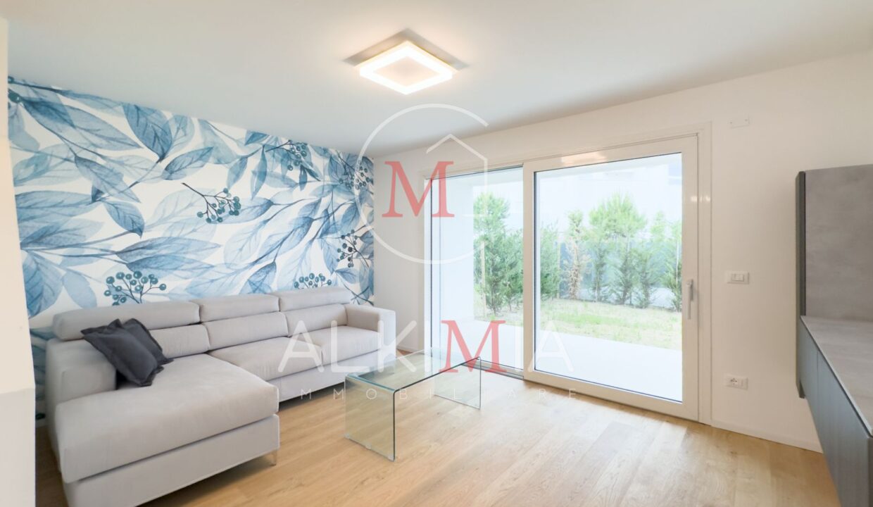 Lignano villa con piscina comune salotto 2