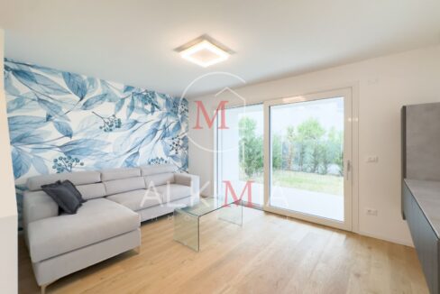 Lignano villa con piscina comune salotto 2
