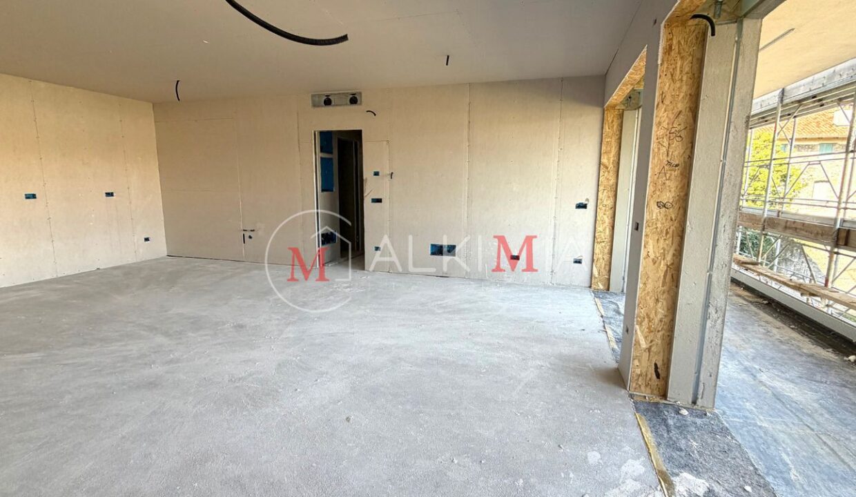 Tricamere primo piano Udine via Quarto zona giorno 2