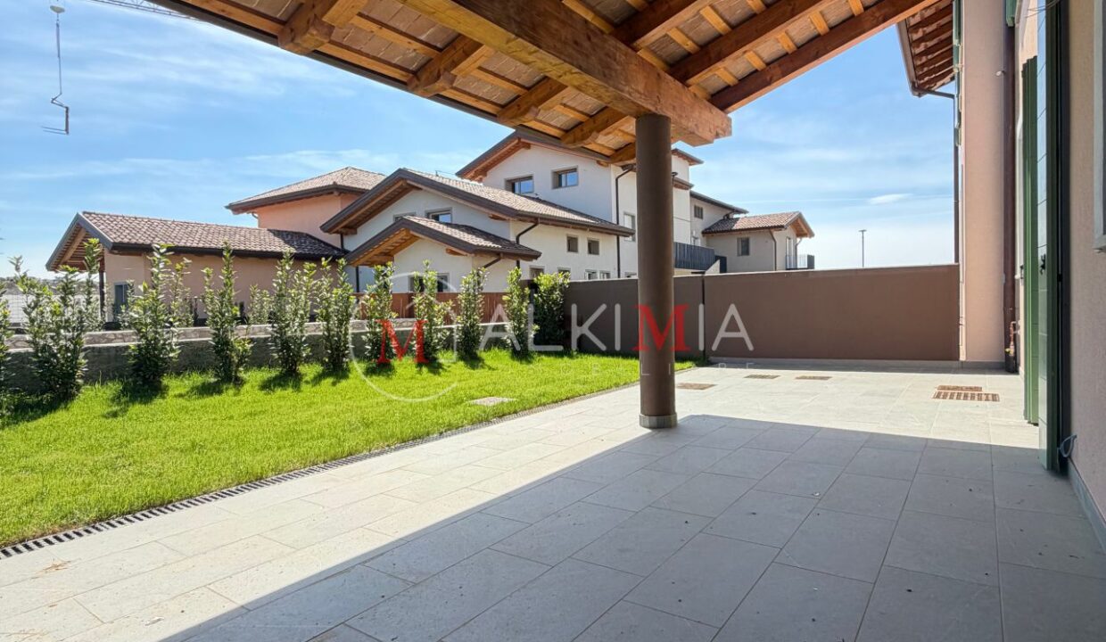 Villetta bicamere con giardino Reana A2 portico