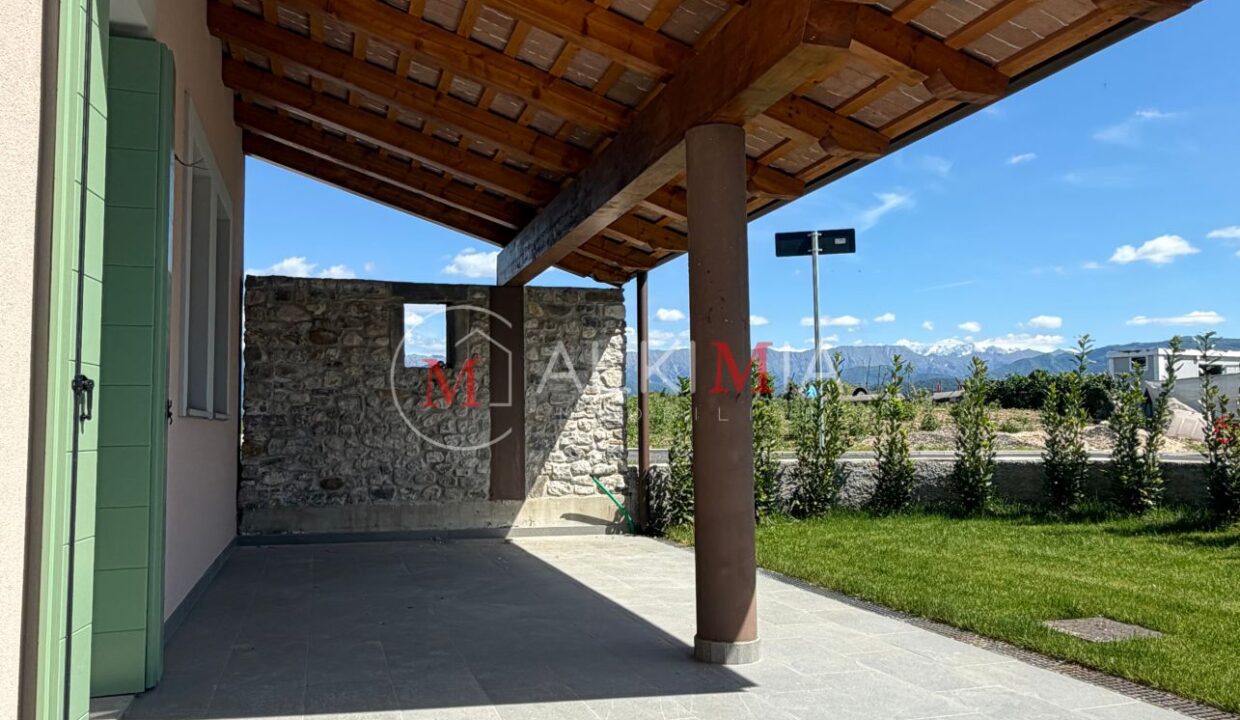 Villetta bicamere con giardino Reana A2 portico 2