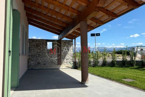 Villetta bicamere con giardino Reana A2 portico 2