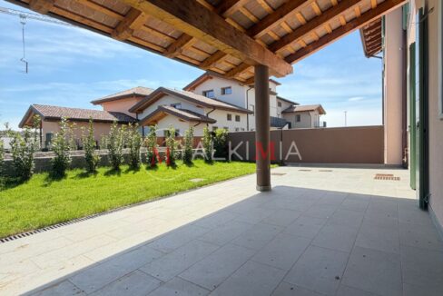 Villetta bicamere con giardino Reana A2 portico