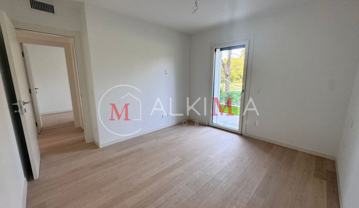 Tricamere Udine centro studi con giardino camera