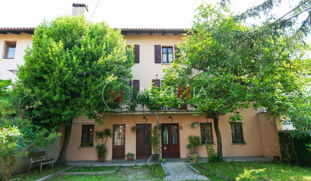 Udine ampia abitazione giardino
