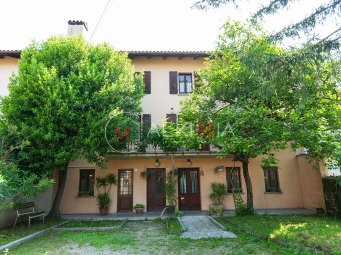 Udine ampia abitazione giardino