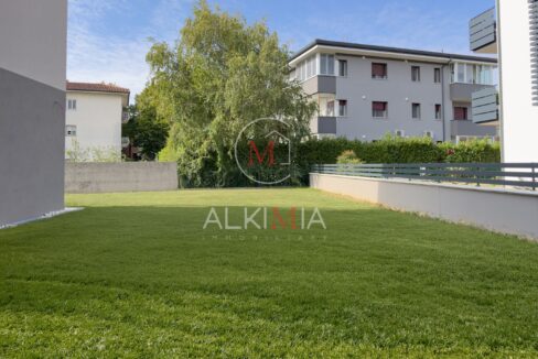 Udine nord bicamere con giardino esterno 3